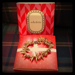 Stella + Dot gold plated stretch bracelet